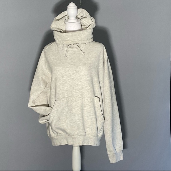 Carbon Size Medium Gray Hoodie With Drawstring Turtle Neck Thick Soft Material - Picture 11 of 16